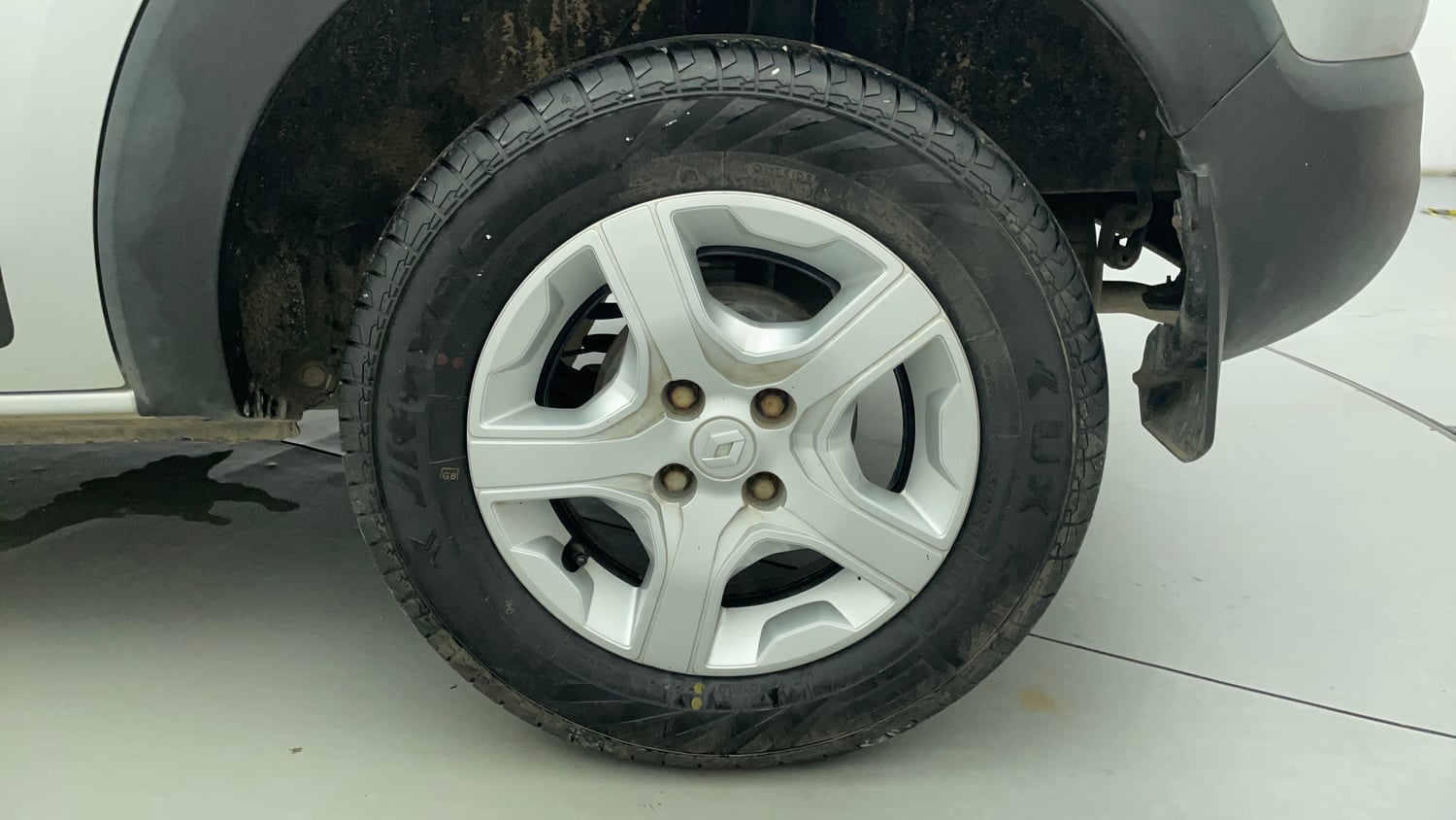 Used 2019 Renault Triber RXZ Petrol Manual tyres LEFT REAR TYRE RIM VIEW