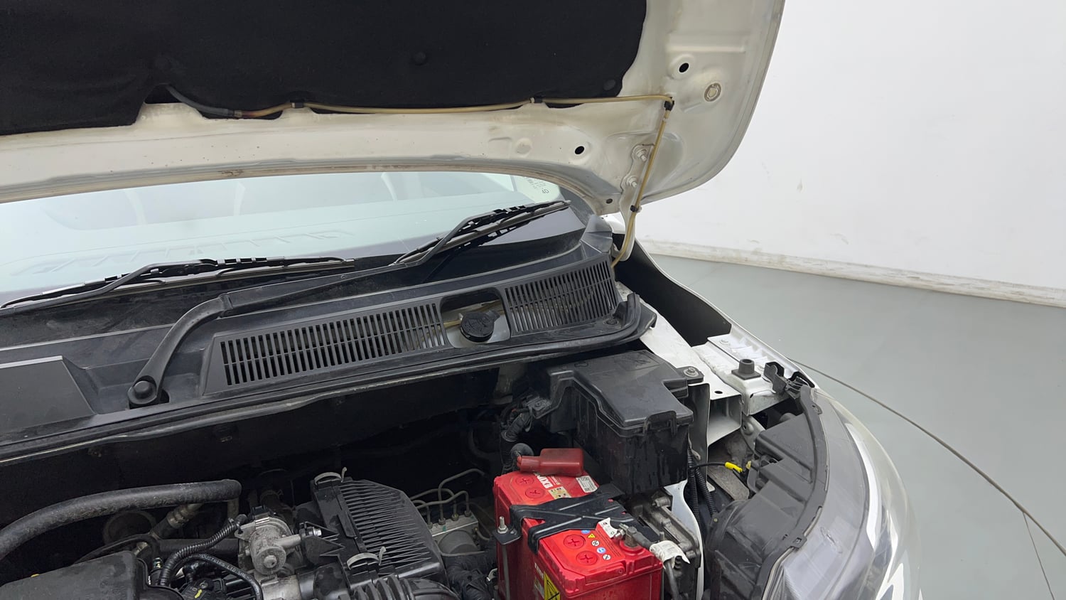 Used 2021 Renault Triber RXZ EASY-R AMT Petrol Automatic engine ENGINE LEFT SIDE HINGE & APRON VIEW