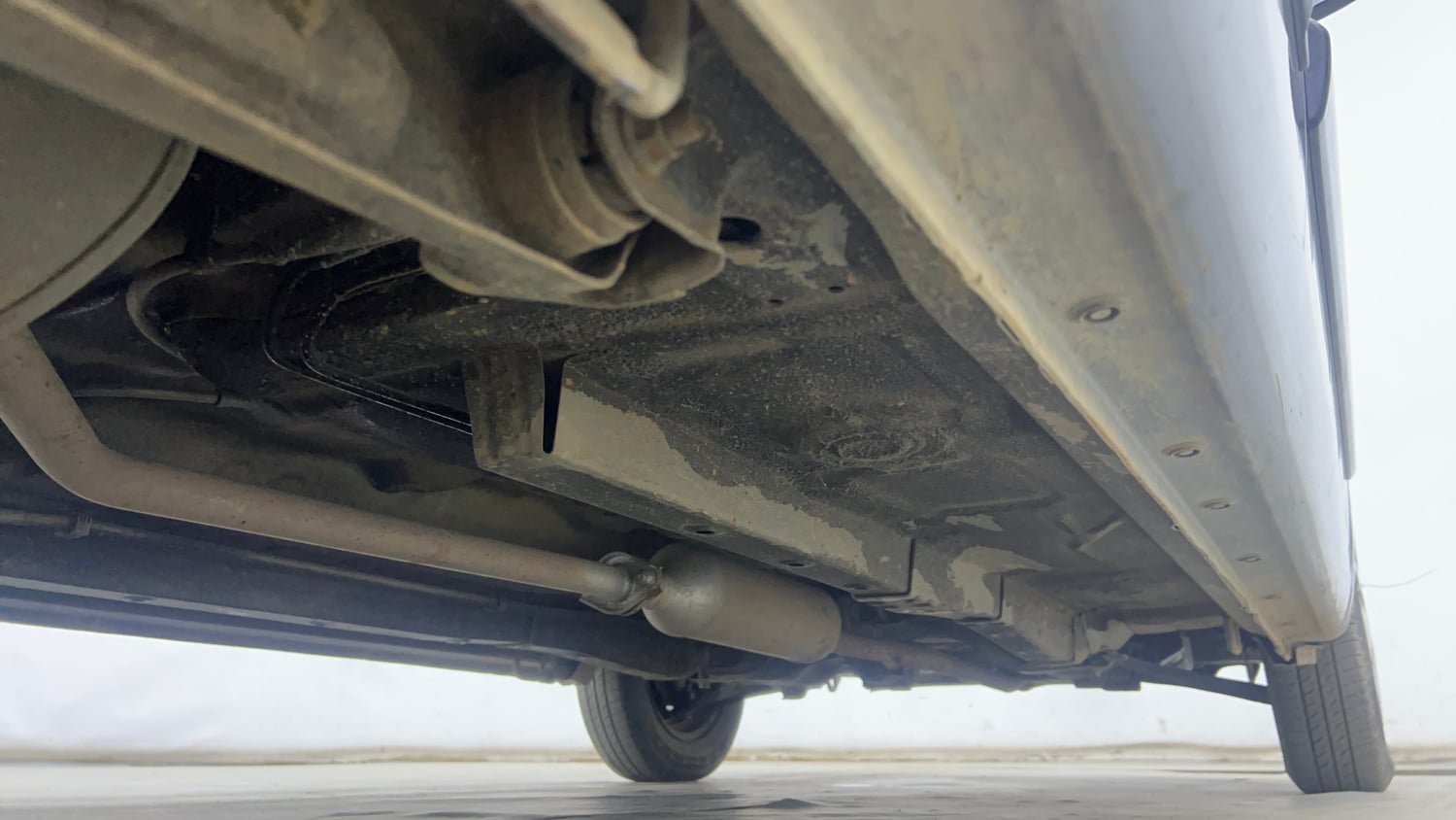 Used 2014 Maruti Suzuki Wagon R LXI Petrol Manual extra REAR RIGHT UNDERBODY VIEW