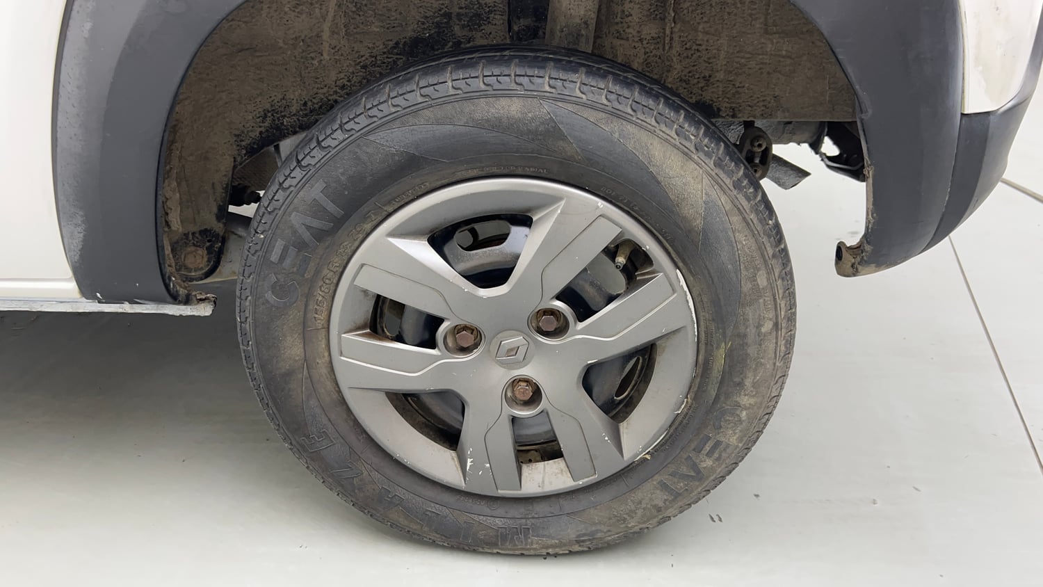Used 2017 Renault Kwid 1.0 RXT Petrol Manual tyres LEFT REAR TYRE RIM VIEW