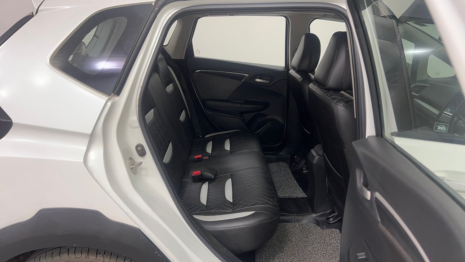 Used 2019 Honda WR-V VX MT Diesel Diesel Manual interior RIGHT SIDE REAR DOOR CABIN VIEW