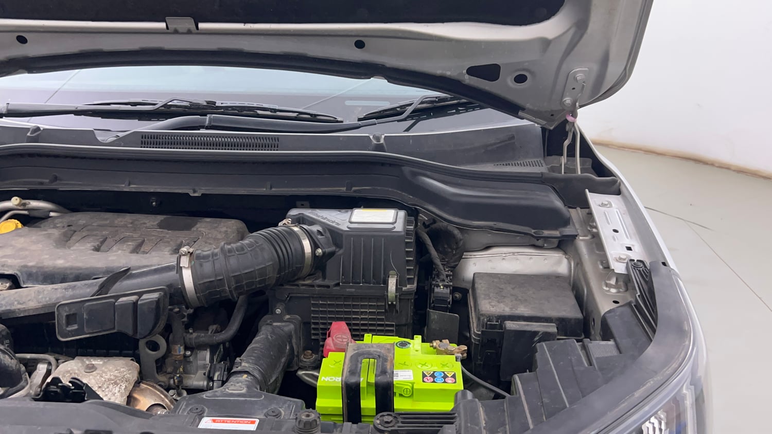 Used 2021 Mahindra XUV 300 W8 (O) 1.2 Petrol Petrol Manual engine ENGINE LEFT SIDE HINGE & APRON VIEW