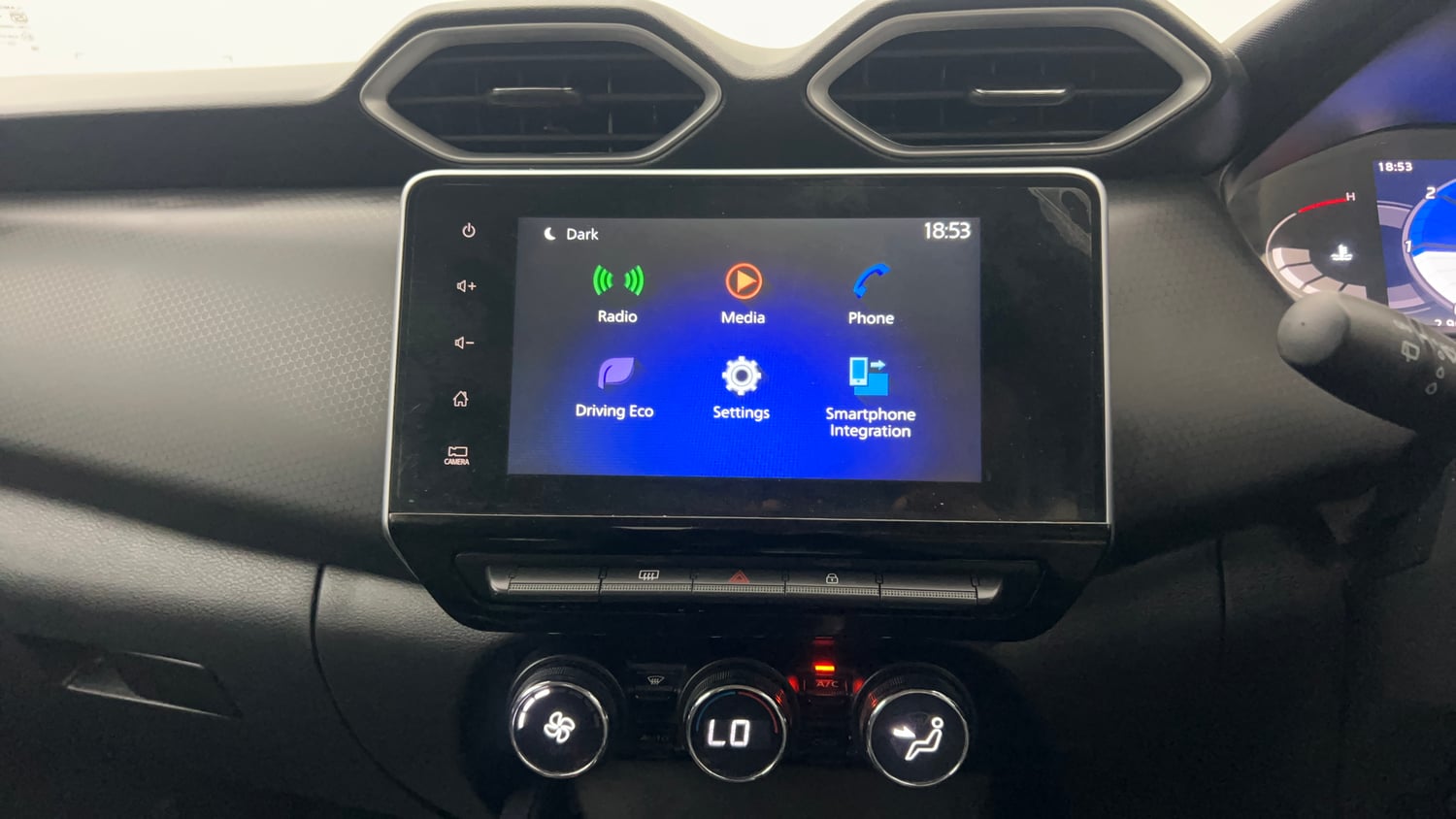 Used 2023 Nissan Magnite XV Premium Turbo Petrol Manual interior MUSIC SYSTEM & AC CONTROL VIEW