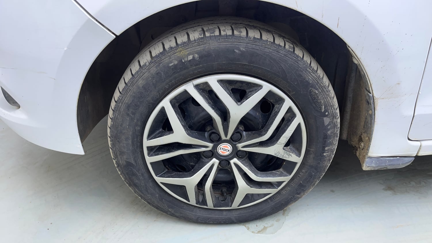 Used 2016 Ford Figo Trend 1.2 Ti-VCT Petrol Manual tyres LEFT FRONT TYRE RIM VIEW