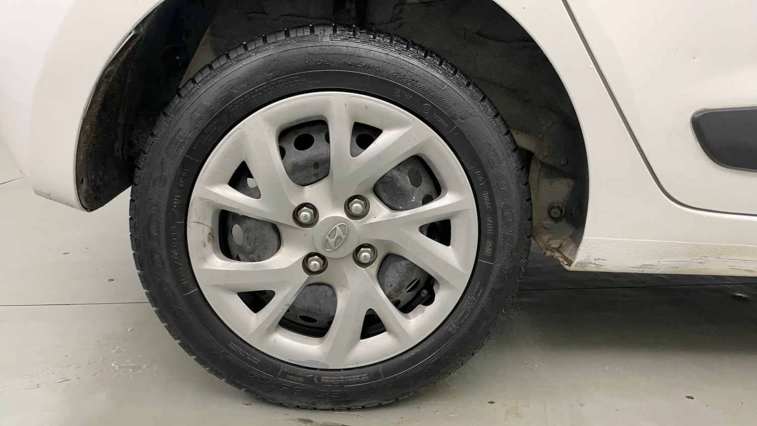 Used 2017 Hyundai Grand i10 Sportz (O) 1.2 Kappa VTVT Petrol Manual tyres RIGHT REAR TYRE RIM VIEW