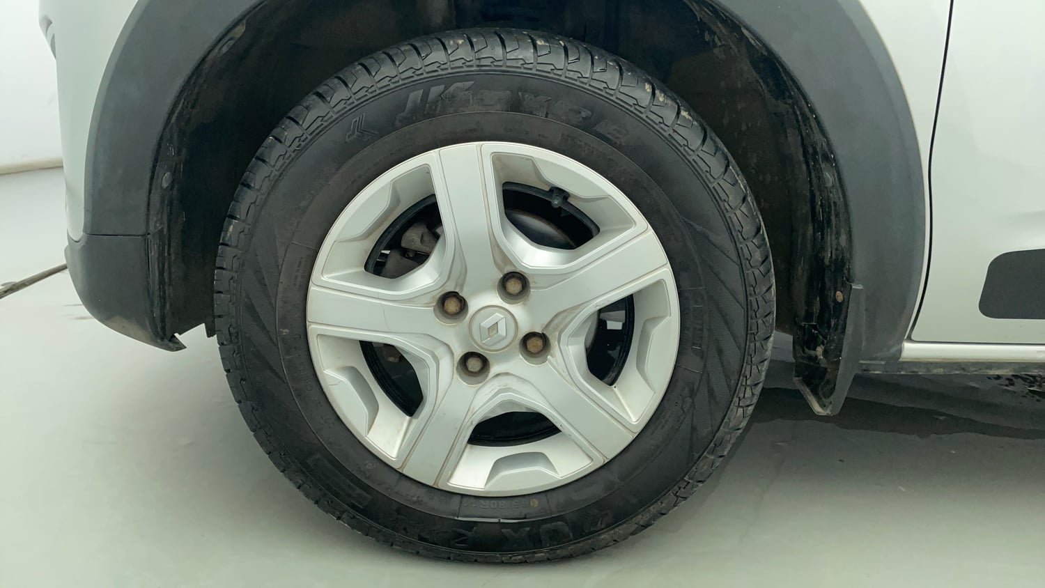 Used 2019 Renault Triber RXZ Petrol Manual tyres LEFT FRONT TYRE RIM VIEW