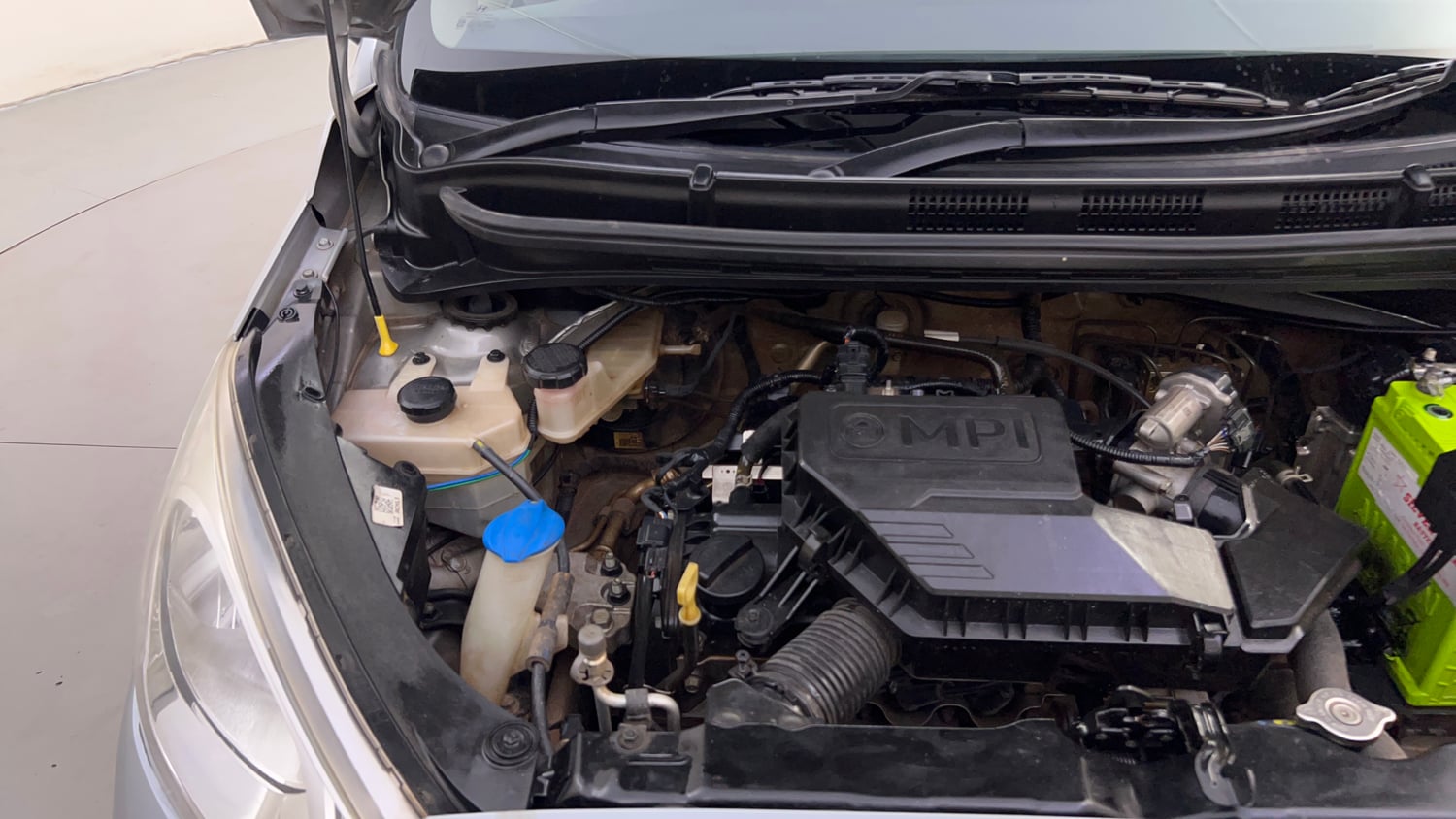 Used 2020 Hyundai Santro Asta Petrol Manual engine ENGINE RIGHT SIDE HINGE & APRON VIEW