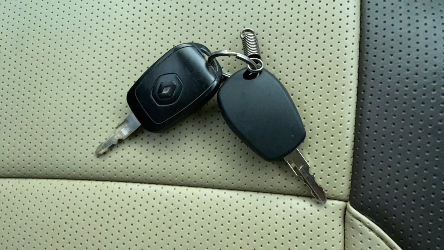 Used 2016 Renault Kwid RXL Petrol Manual extra CAR KEY VIEW