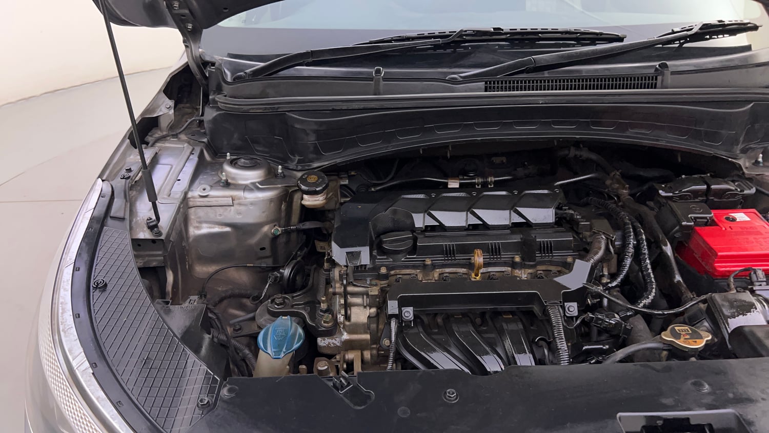 Used 2020 kia Seltos HTX IVT 1.5 Petrol Automatic engine ENGINE RIGHT SIDE HINGE & APRON VIEW