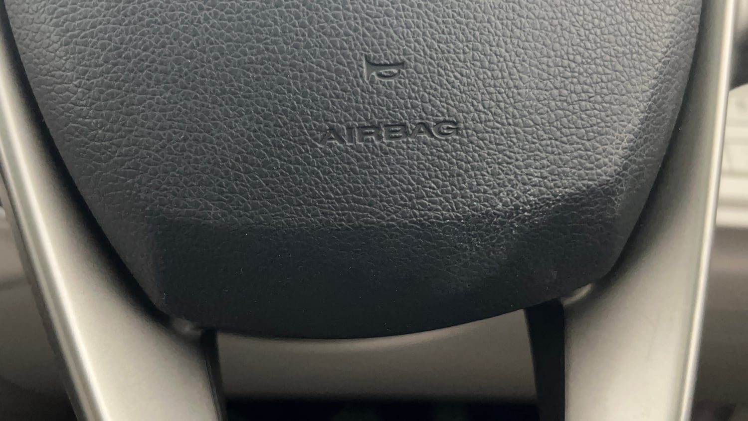 Used 2021 Mahindra XUV 300 W8 (O) 1.2 Petrol Petrol Manual top_features Airbags