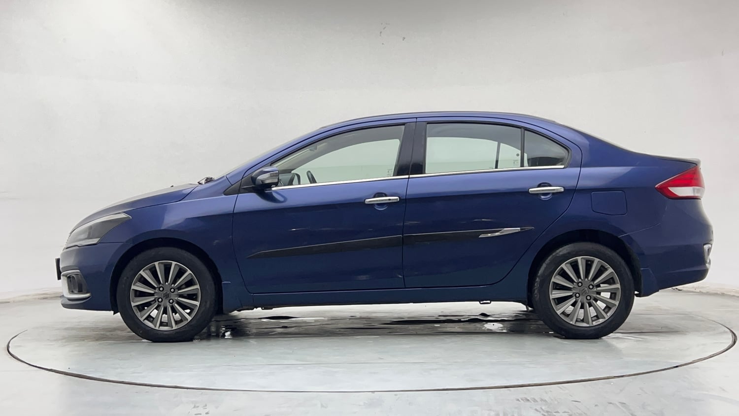 Used 2020 Maruti Suzuki Ciaz Alpha Hybrid 1.5 Petrol Manual exterior LEFT SIDE VIEW