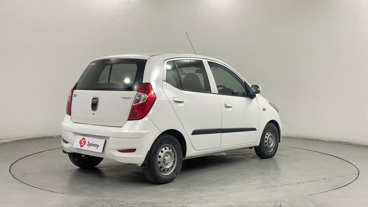 Used 2015 Hyundai i10 Magna 1.1 iRDE2 Petrol Manual exterior RIGHT REAR CORNER VIEW