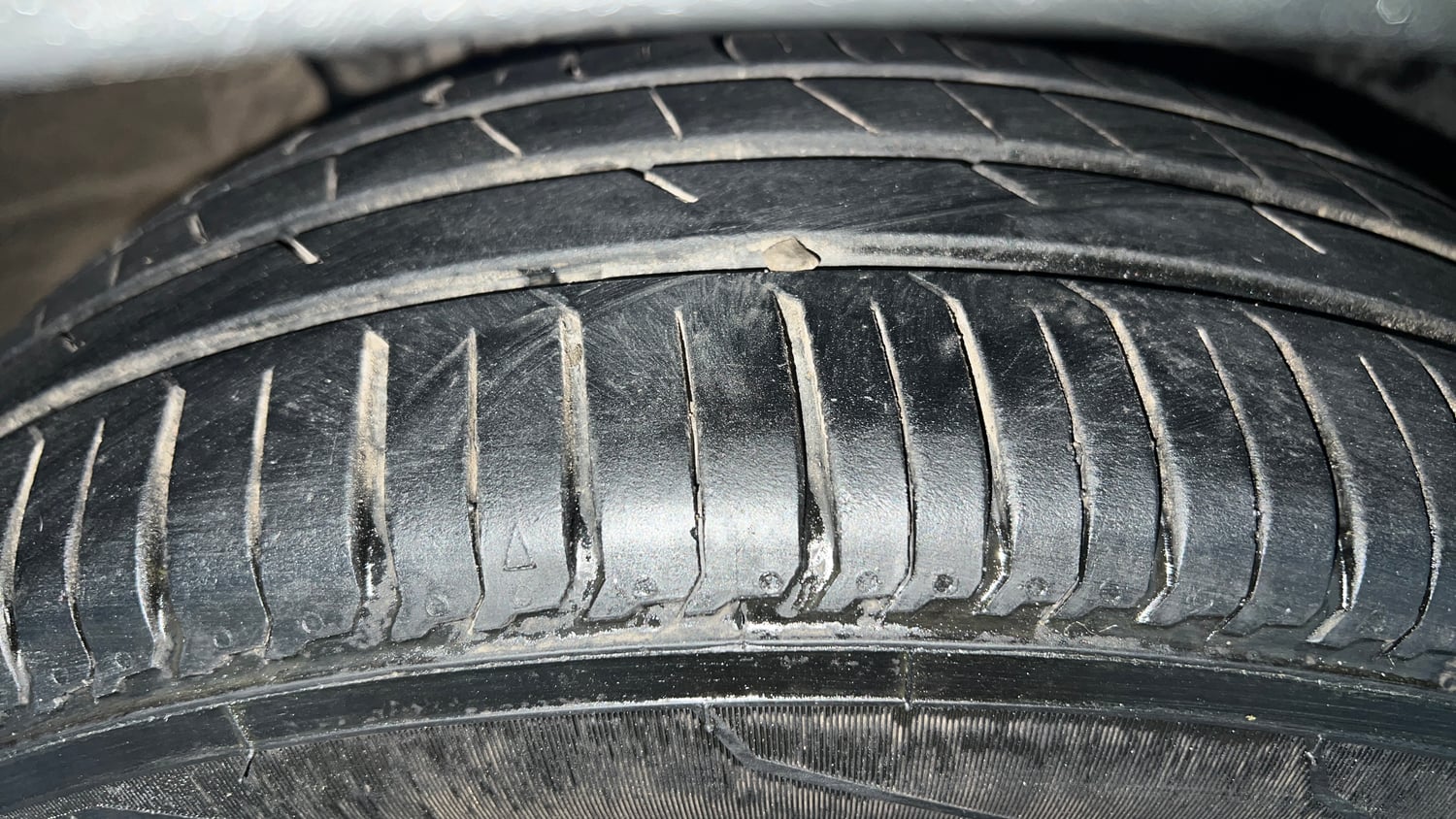 Used 2021 Renault Triber RXZ EASY-R AMT Petrol Automatic tyres RIGHT FRONT TYRE TREAD VIEW