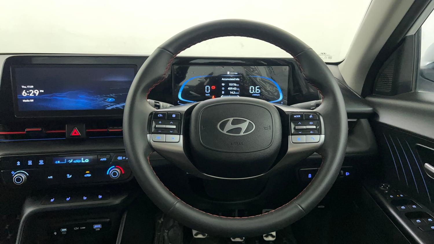 Used 2023 Hyundai Verna SX (O) 1.5 Turbo Petrol MT Petrol Manual interior STEERING VIEW