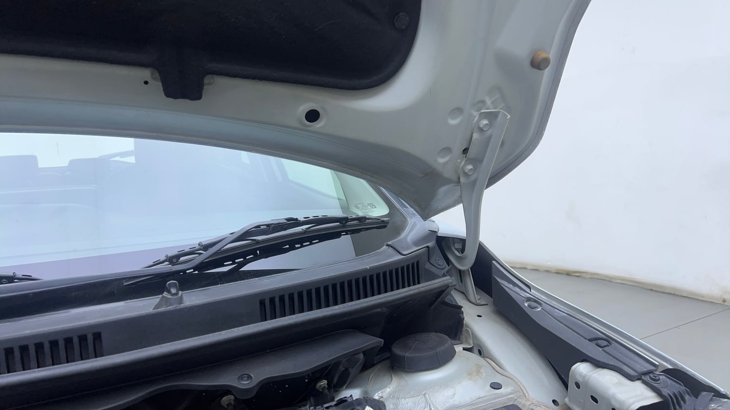 Used 2024 Maruti Suzuki Baleno Alpha MT Petrol Manual engine ENGINE LEFT SIDE HINGE & APRON VIEW