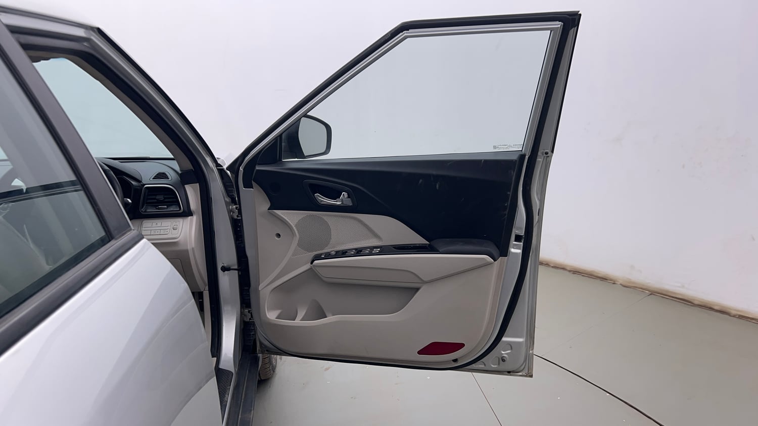 Used 2021 Mahindra XUV 300 W8 (O) 1.2 Petrol Petrol Manual interior RIGHT FRONT DOOR OPEN VIEW