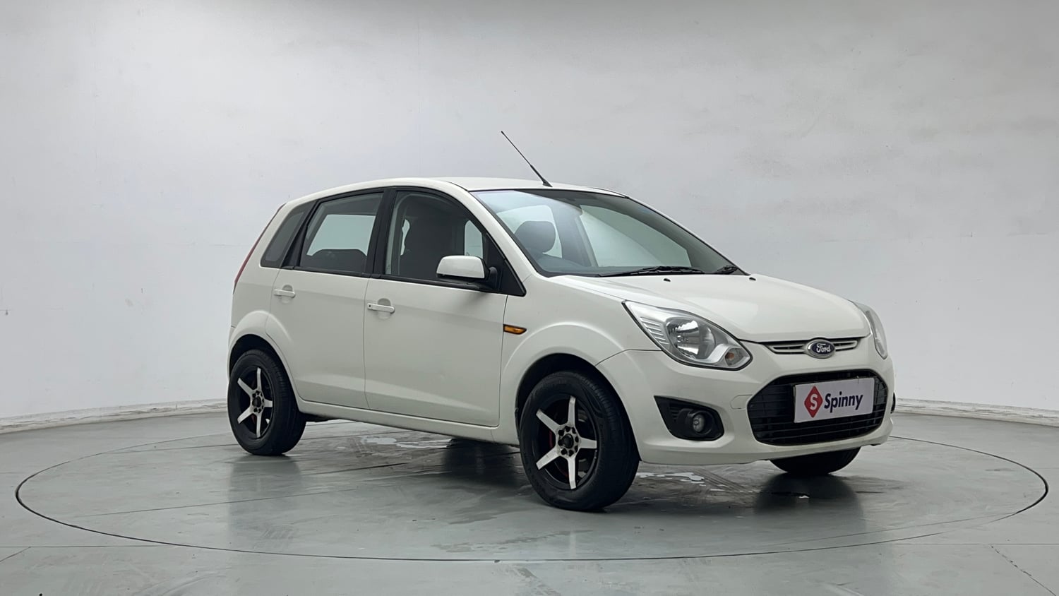 Used 2014 Ford Figo Duratec Petrol EXI 1.2 Petrol Manual exterior RIGHT FRONT CORNER VIEW