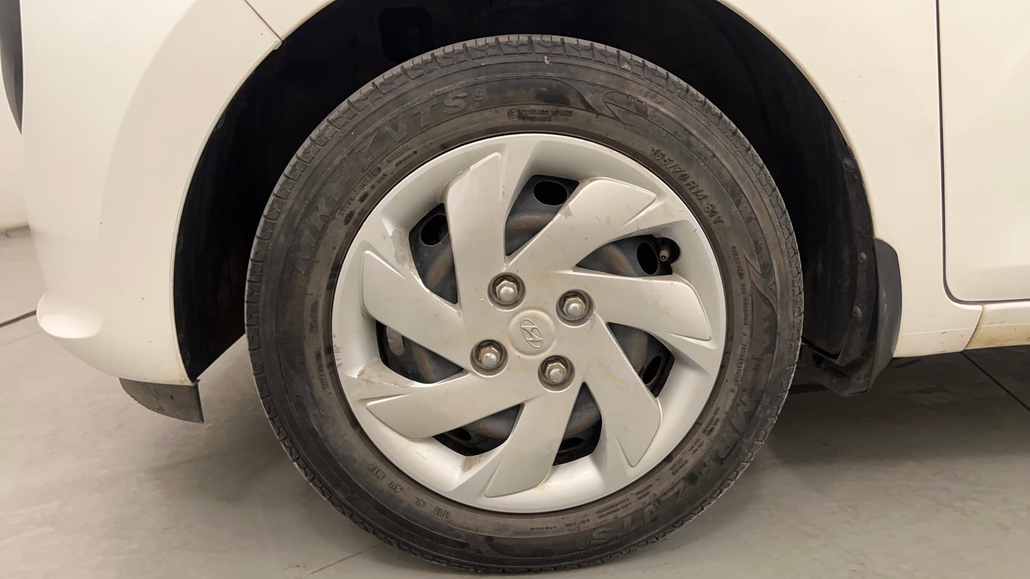 Used 2018 Hyundai Santro Asta Petrol Manual tyres LEFT FRONT TYRE RIM VIEW