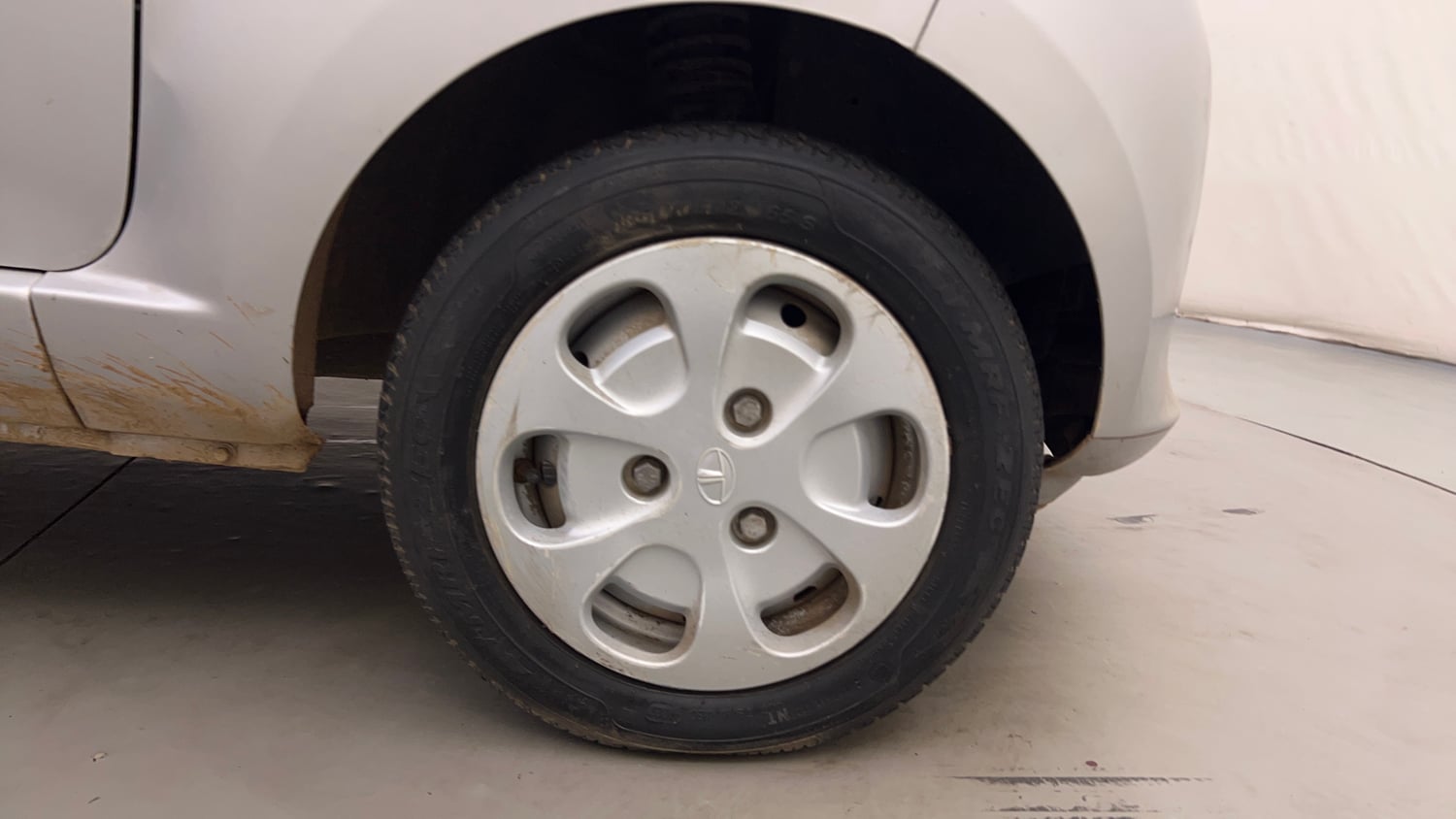 Used 2016 Tata Nano Twist XTA Petrol Automatic tyres RIGHT FRONT TYRE RIM VIEW