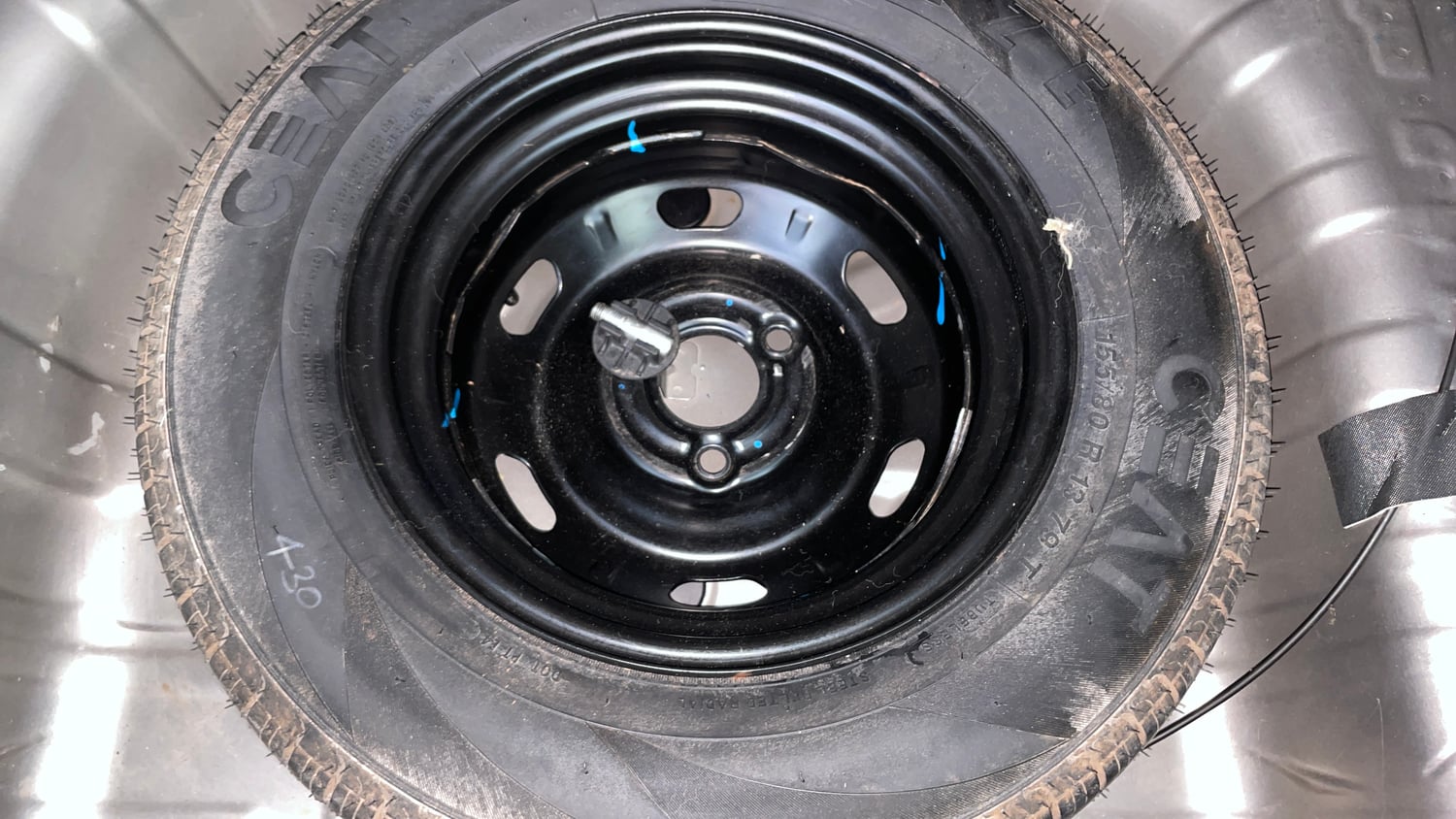 Used 2016 Renault Kwid RXL Petrol Manual tyres SPARE TYRE VIEW
