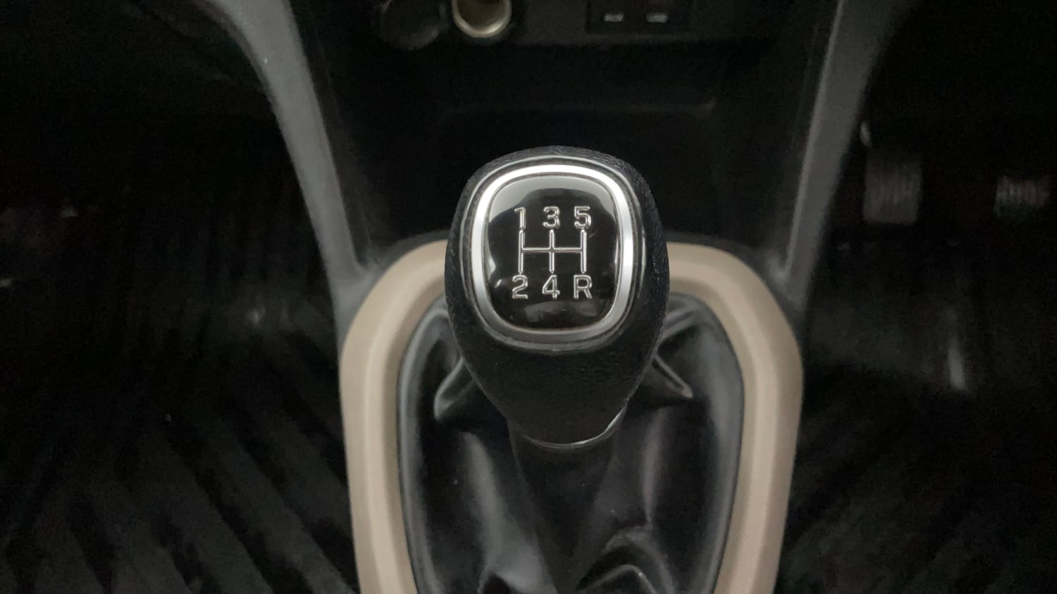 Used 2017 Hyundai Grand i10 Sportz (O) 1.2 Kappa VTVT Petrol Manual interior GEAR  KNOB VIEW