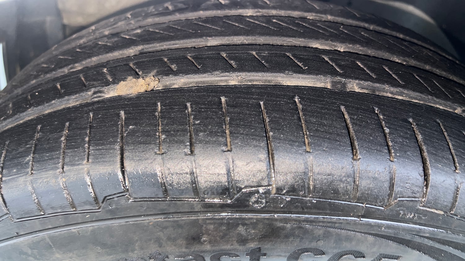 Used 2014 Ford Figo Duratec Petrol EXI 1.2 Petrol Manual tyres LEFT FRONT TYRE TREAD VIEW