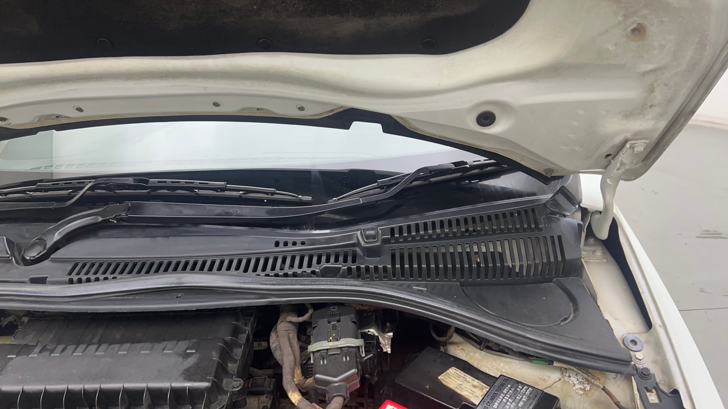 Used 2022 Tata Tigor XZ Plus CNG Cng Manual engine ENGINE LEFT SIDE HINGE & APRON VIEW