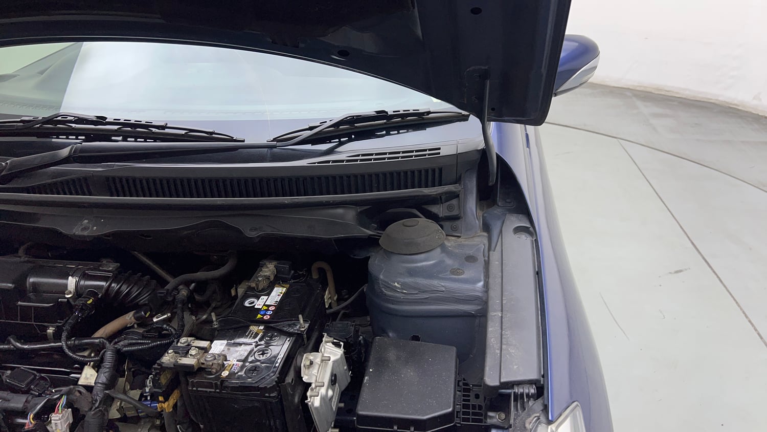 Used 2020 Maruti Suzuki Ciaz Alpha Hybrid 1.5 Petrol Manual engine ENGINE LEFT SIDE HINGE & APRON VIEW