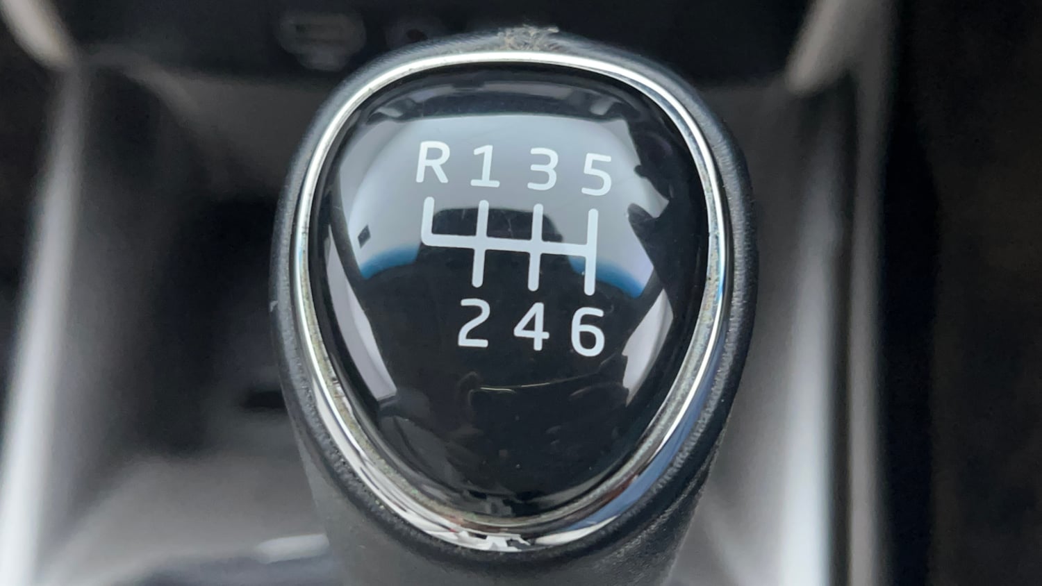 Used 2021 Mahindra XUV 300 W8 (O) 1.2 Petrol Petrol Manual interior GEAR  KNOB VIEW