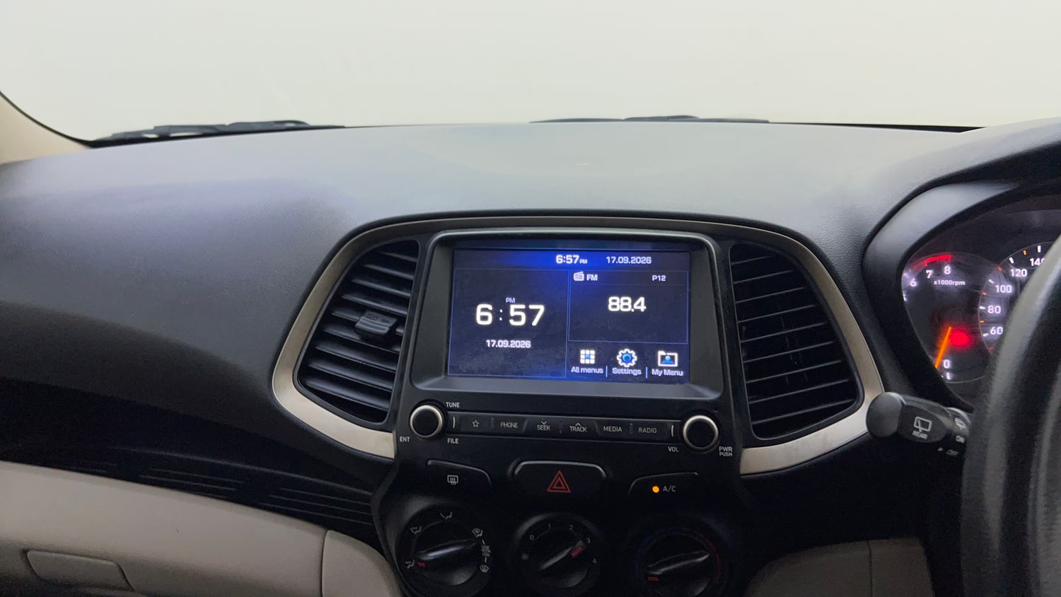 Used 2020 Hyundai Santro Asta Petrol Manual top_features Touch screen infotainment system