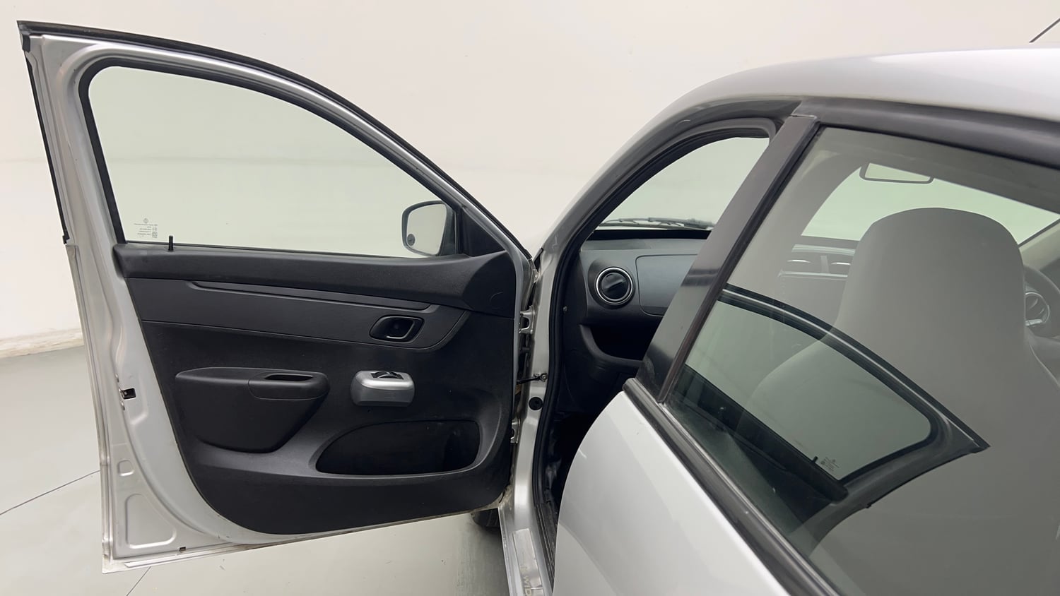 Used 2018 Renault Kwid 1.0 RXL Petrol Manual interior LEFT FRONT DOOR OPEN VIEW