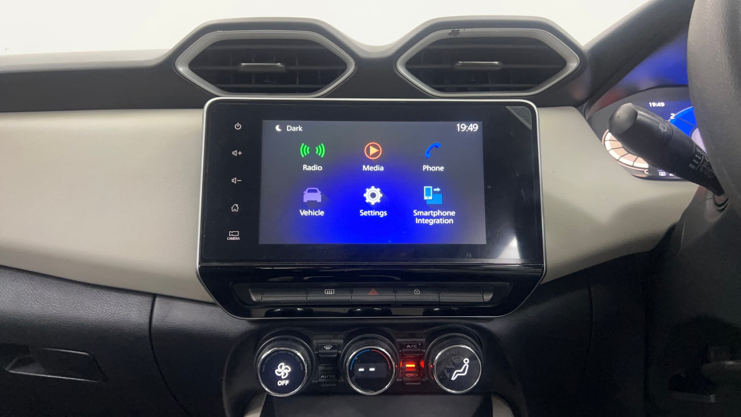 Used 2023 Nissan Magnite XV Petrol Manual interior MUSIC SYSTEM & AC CONTROL VIEW
