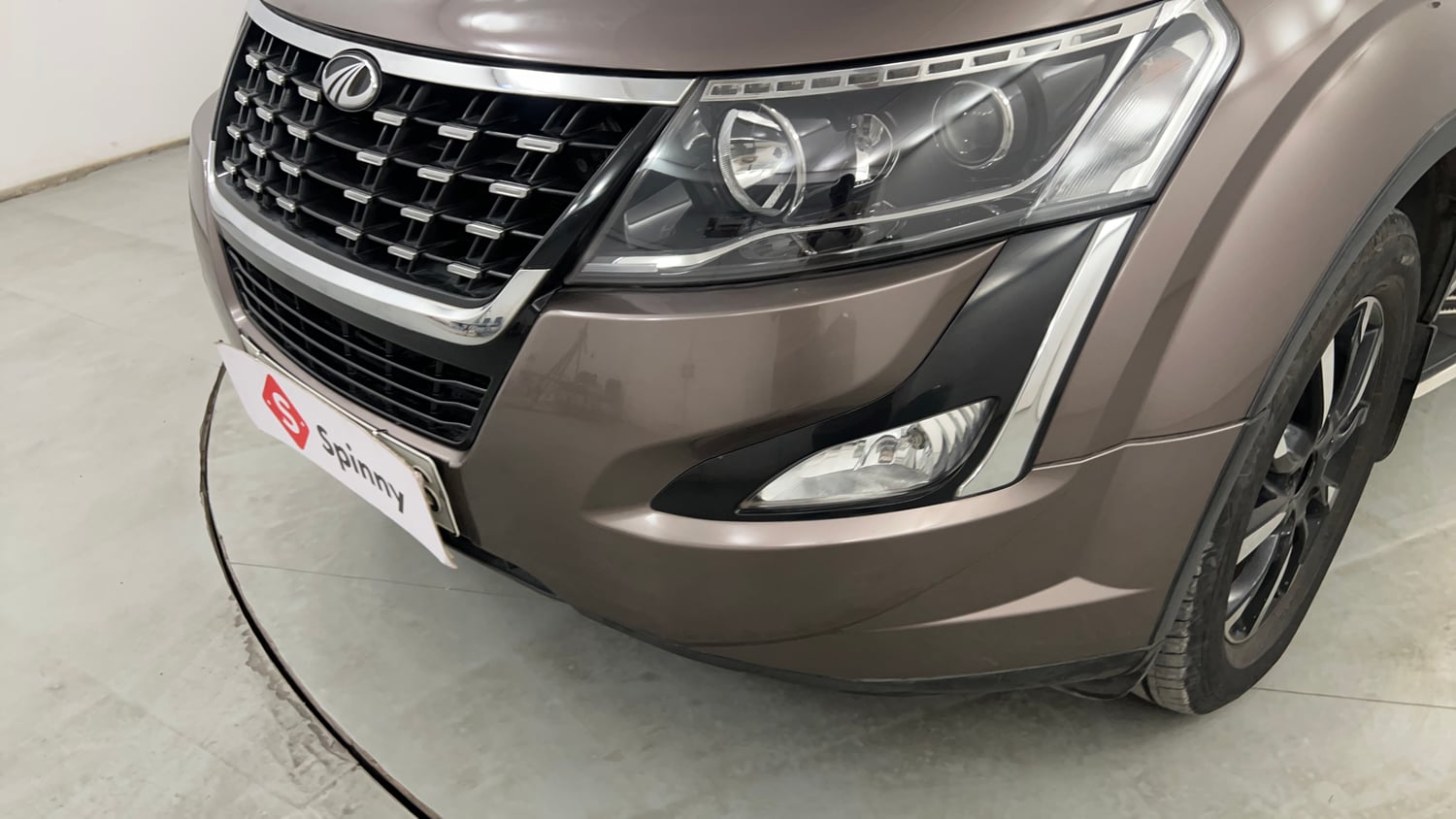 Used 2021 Mahindra XUV500 W11 Diesel Manual dents MINOR SCRATCH