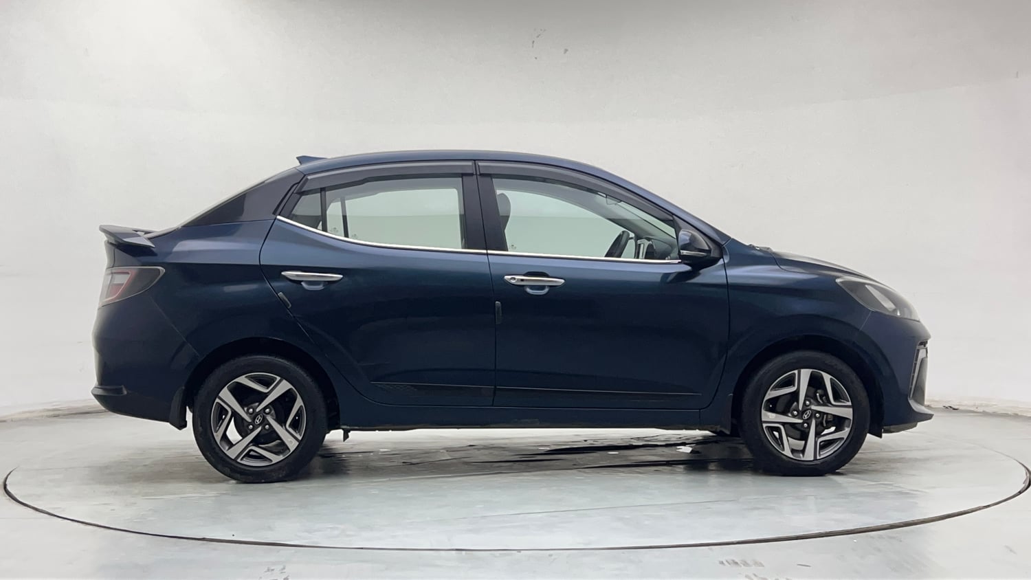 Used 2023 Hyundai Aura SX 1.2 CNG Cng Manual exterior RIGHT SIDE VIEW