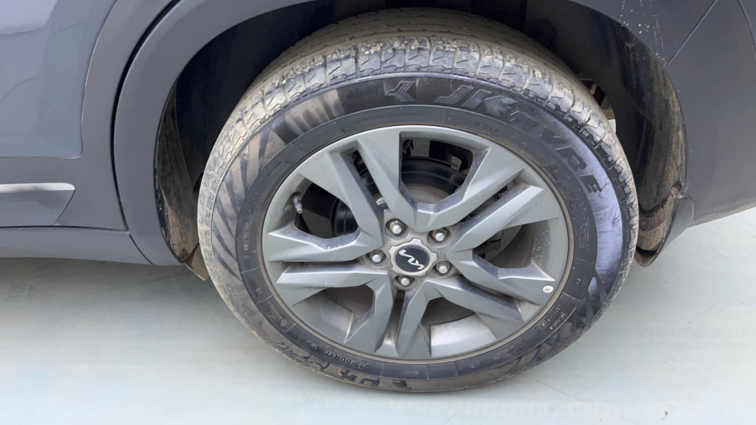 Used 2023 Kia Seltos HTX 1.5 Diesel AT Diesel Automatic tyres LEFT REAR TYRE RIM VIEW
