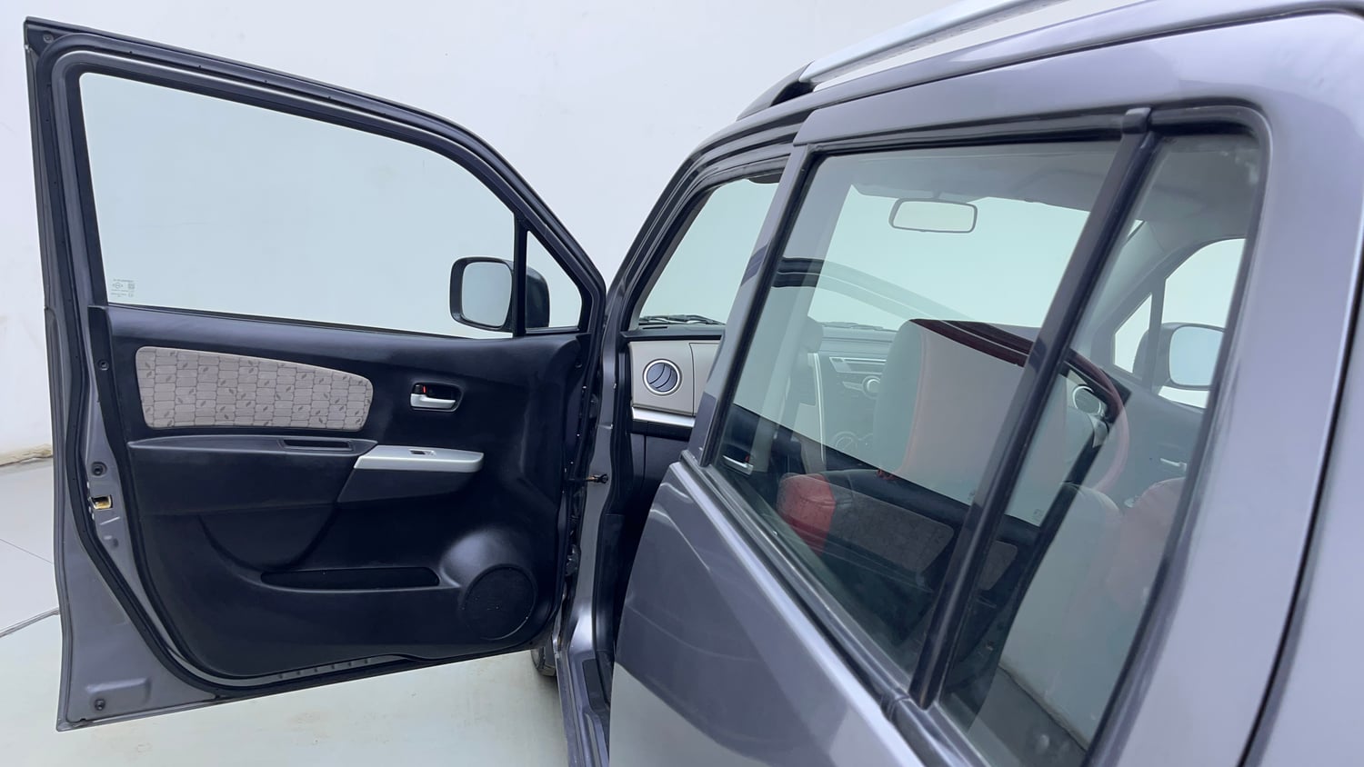 Used 2014 Maruti Suzuki Wagon R VXI Petrol Manual interior LEFT FRONT DOOR OPEN VIEW