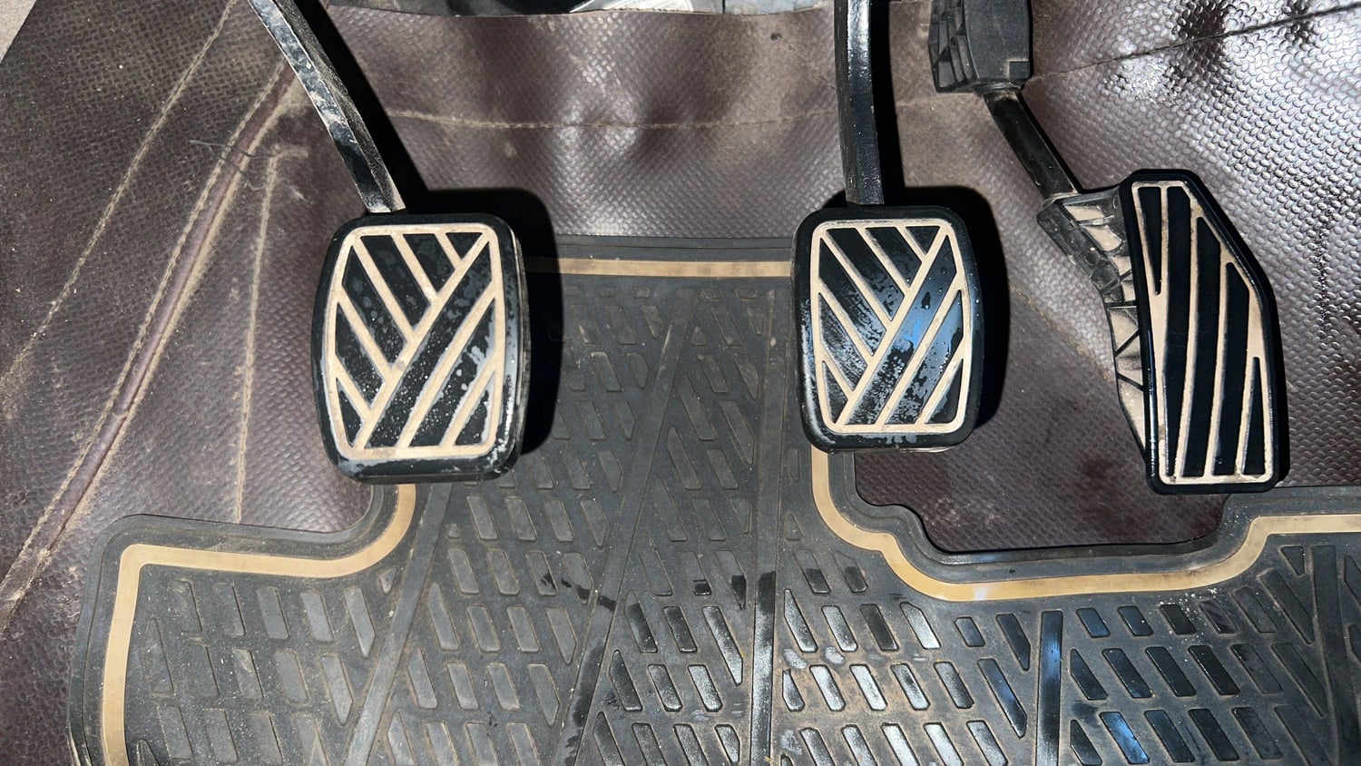 Used 2020 Maruti Suzuki Dzire VXi Petrol Manual interior PEDALS VIEW
