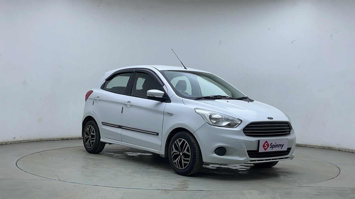 Used 2016 Ford Figo Trend 1.2 Ti-VCT Petrol Manual exterior RIGHT FRONT CORNER VIEW