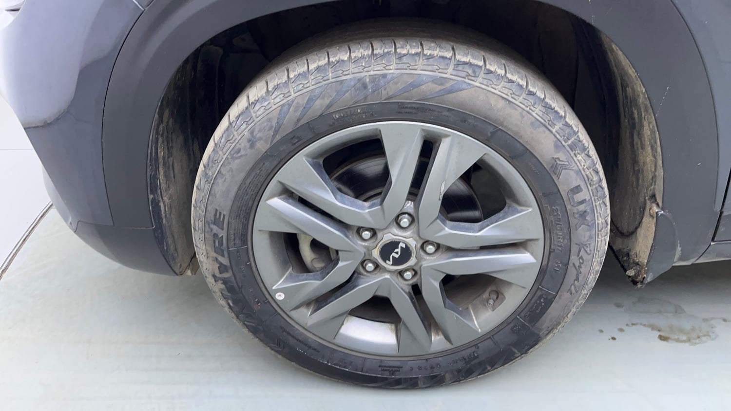 Used 2023 Kia Seltos HTX 1.5 Diesel AT Diesel Automatic tyres LEFT FRONT TYRE RIM VIEW