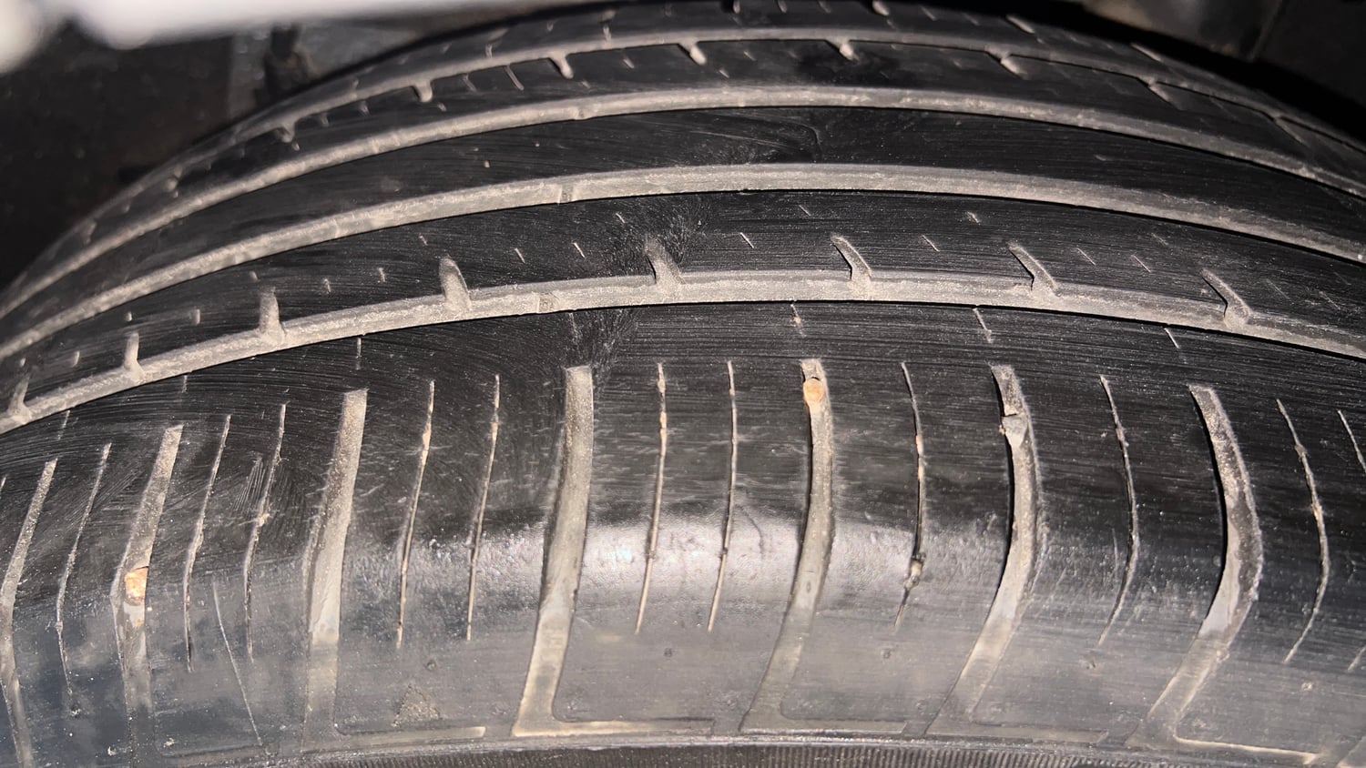 Used 2022 Mahindra XUV700 AX 7 Petrol MT 7 STR Petrol Manual tyres LEFT REAR TYRE TREAD VIEW