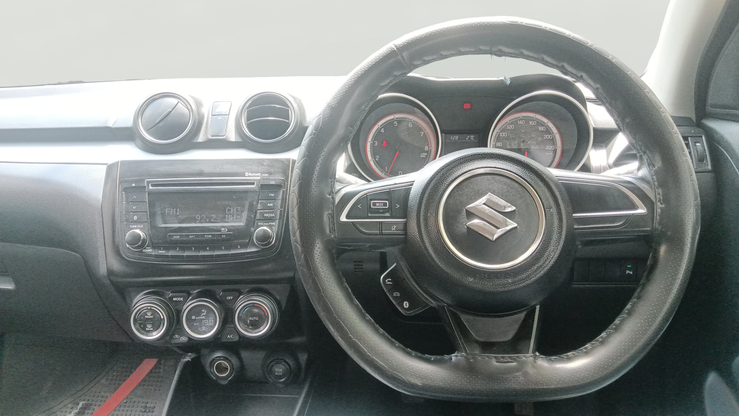Used 2019 Maruti Suzuki Swift ZXi Petrol Manual interior STEERING VIEW
