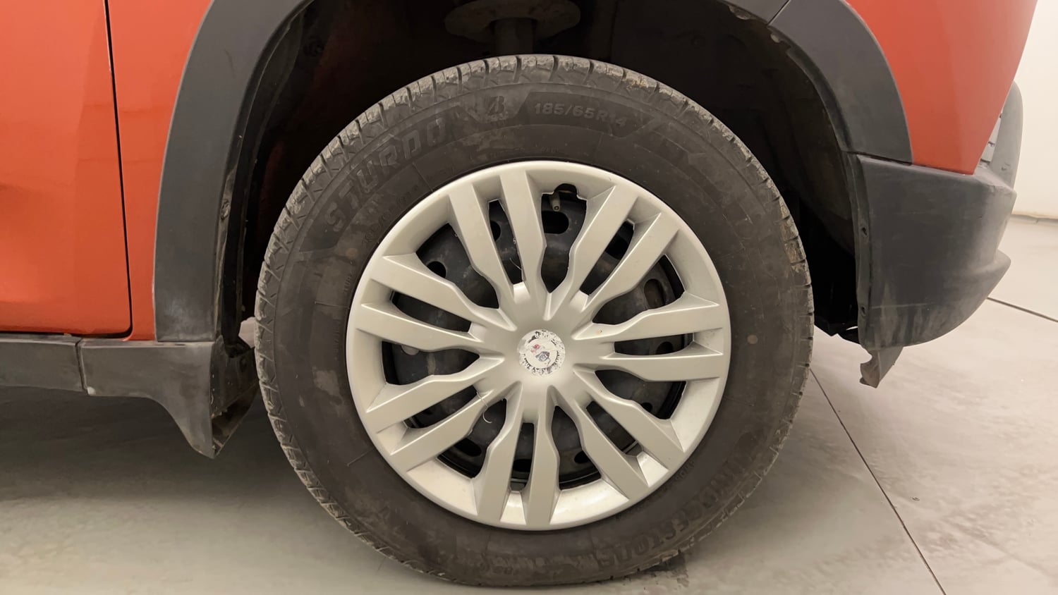 Used 2016 Mahindra KUV100 K4 5 STR Petrol Manual tyres RIGHT FRONT TYRE RIM VIEW