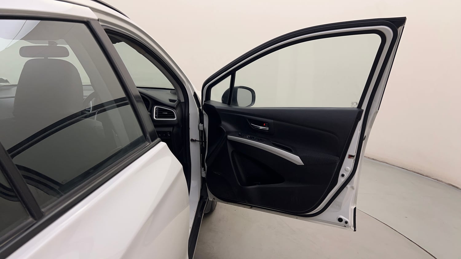 Used 2016 Maruti Suzuki S-Cross Zeta 1.3 Diesel Manual interior RIGHT FRONT DOOR OPEN VIEW