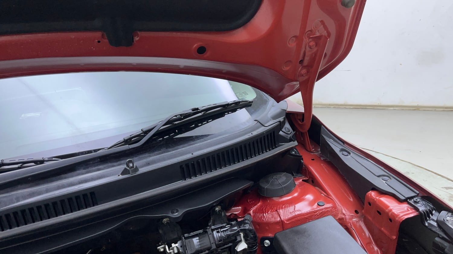 Used 2024 Maruti Suzuki Baleno Alpha MT Petrol Manual engine ENGINE LEFT SIDE HINGE & APRON VIEW