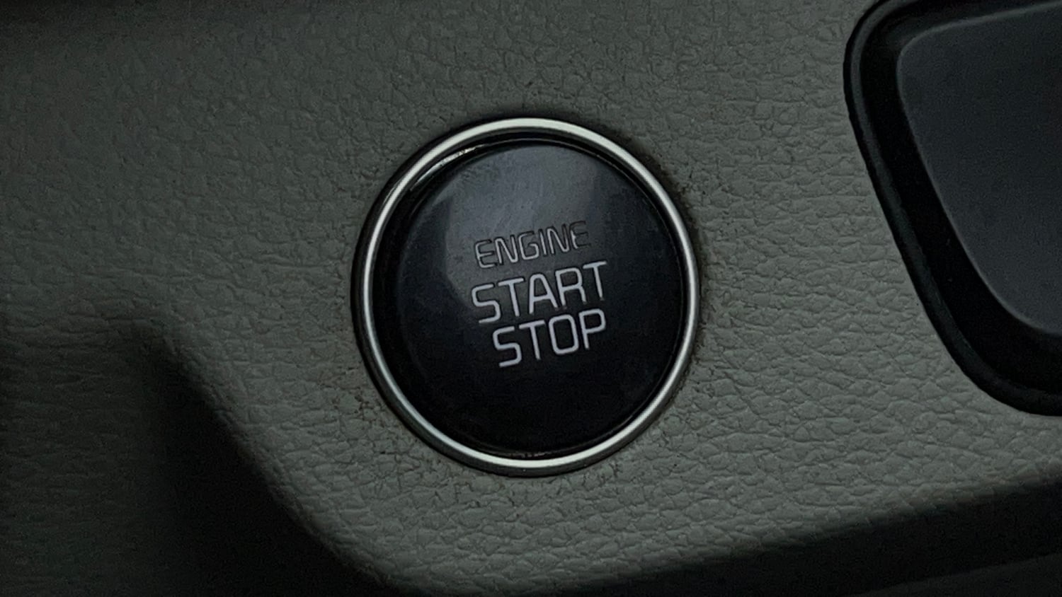 Used 2020 Kia Seltos HTX IVT 1.5 Petrol Automatic top_features Keyless start