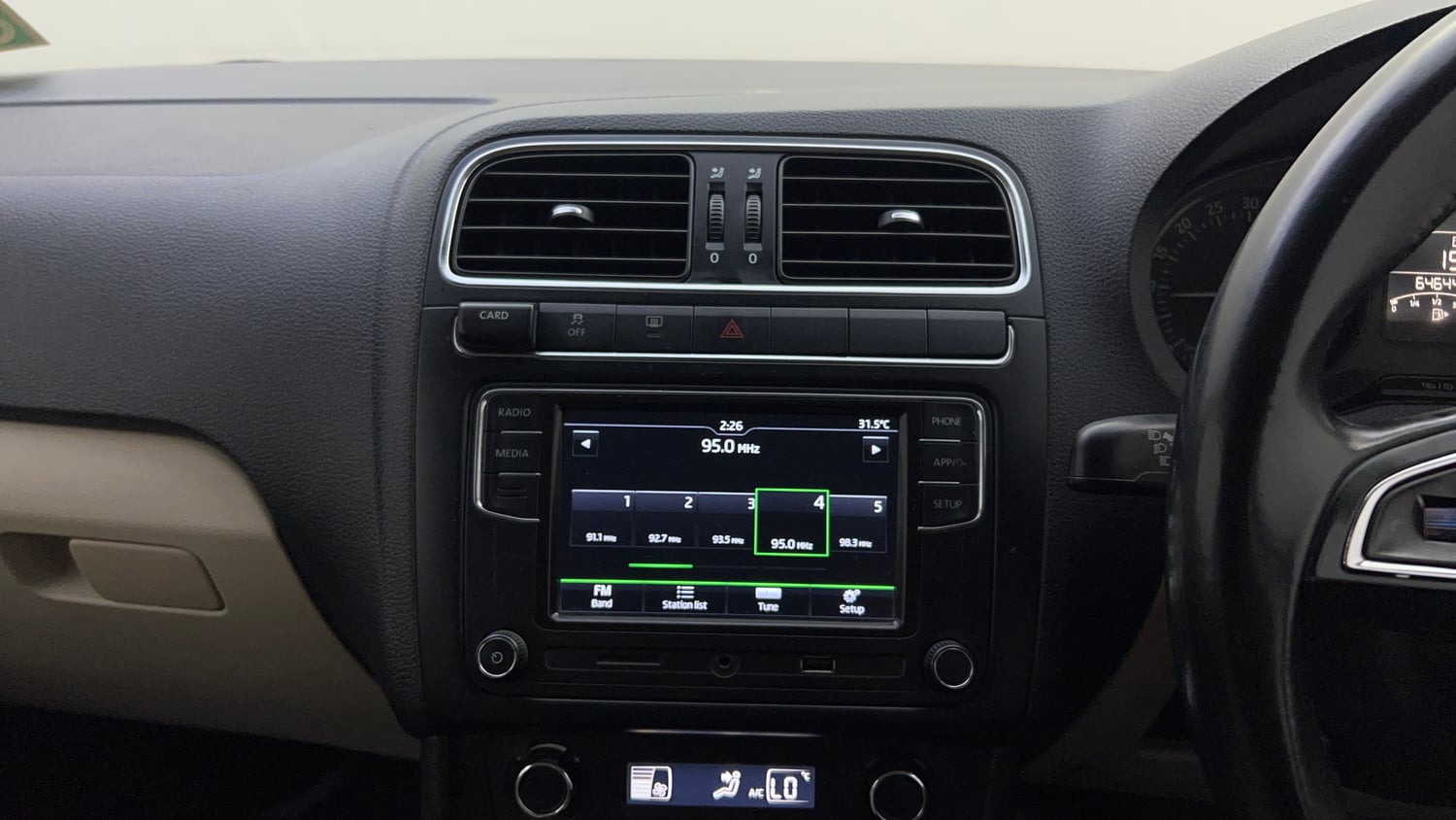 Used 2019 Skoda Rapid Ambition 1.5 TDI AT Diesel Automatic top_features Integrated (in-dash) music system