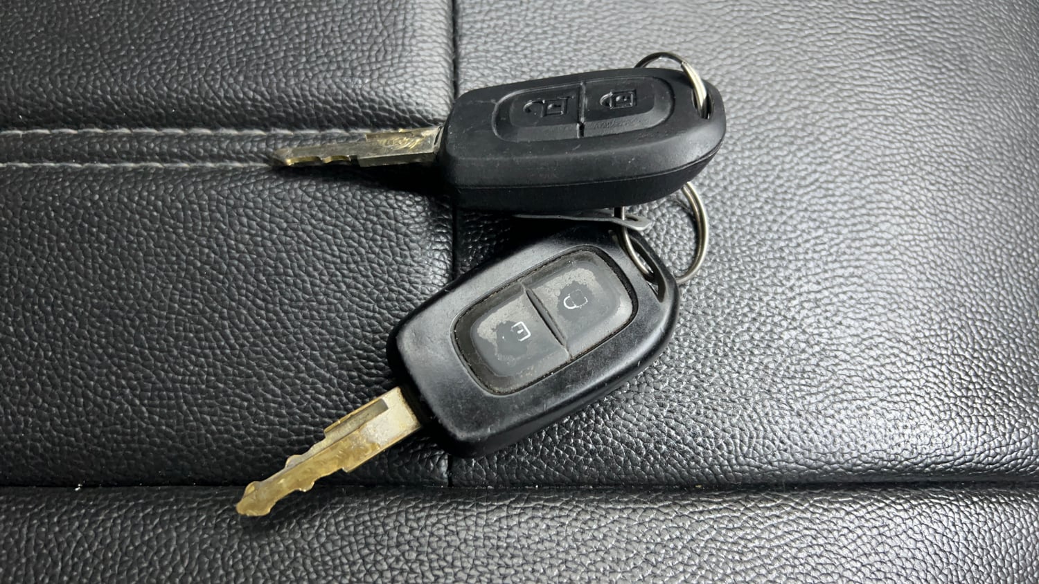 Used 2017 Renault Kwid 1.0 RXT Petrol Manual extra CAR KEY VIEW