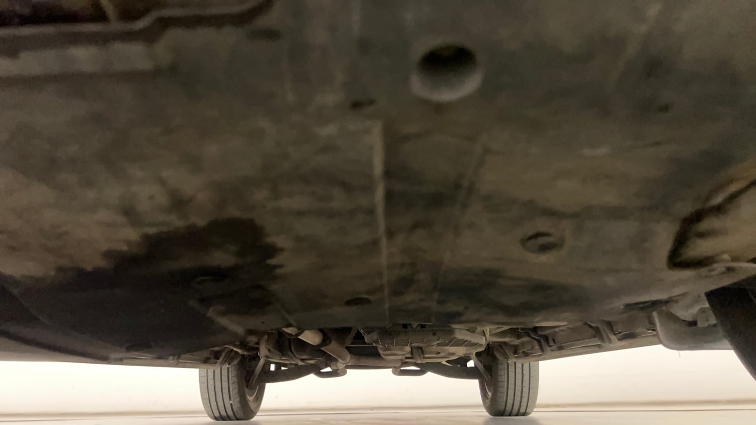 Used 2021 Mahindra XUV500 W11 Diesel Manual extra FRONT LEFT UNDERBODY VIEW