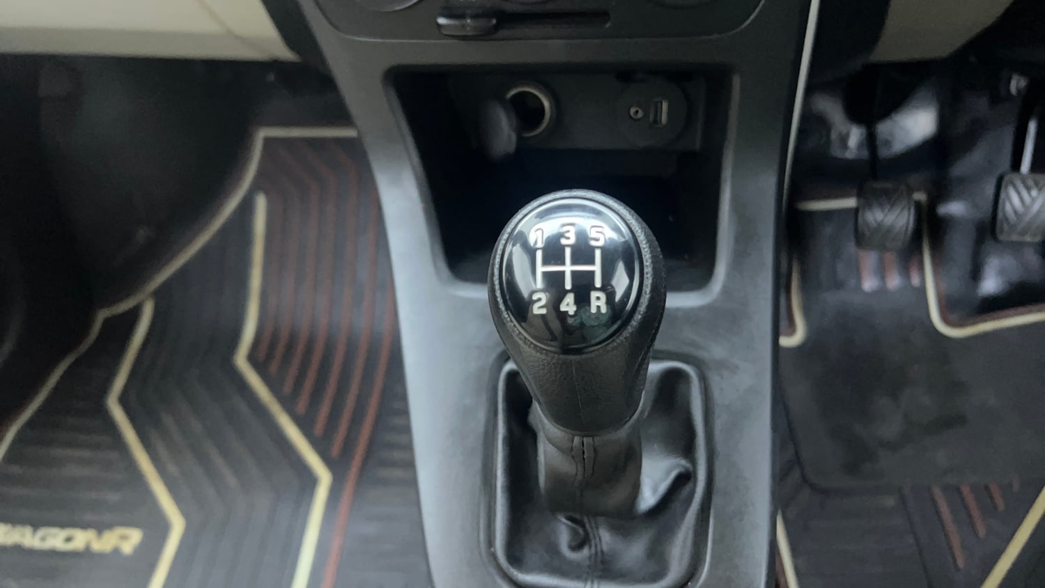 Used 2023 Maruti Suzuki Wagon R ZXI Plus 1.2 Petrol Manual interior GEAR  KNOB VIEW