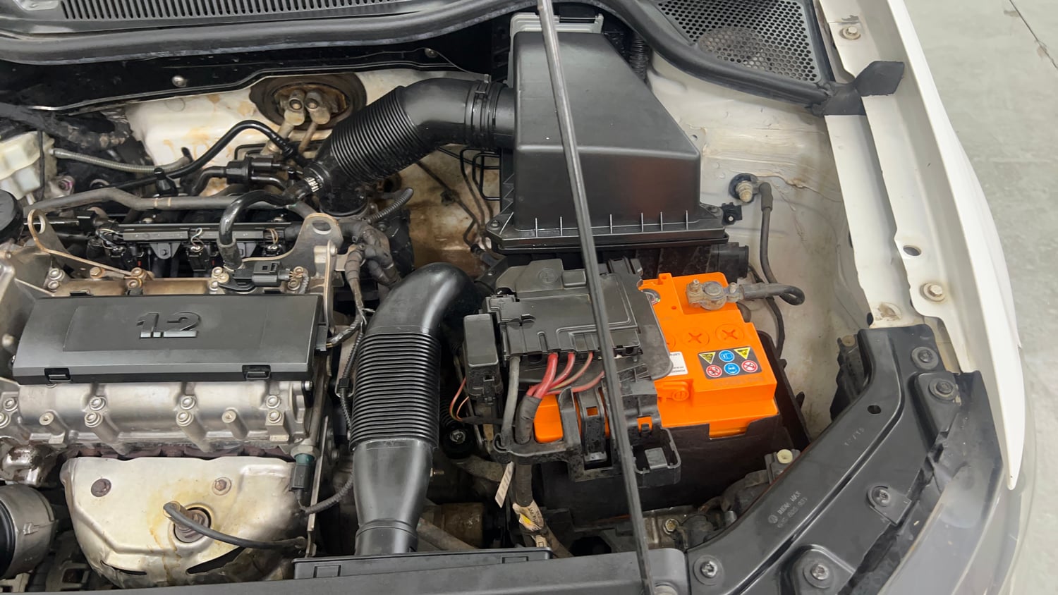 Used 2015 Volkswagen Polo Highline1.2L (P) Petrol Manual engine ENGINE LEFT SIDE VIEW